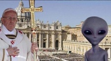 El papa Francisco, dispuesto a bautizar extraterrestres Vaticano-extraterrestre